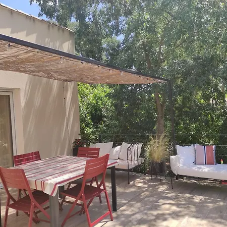 Avec Piscine Proche Centre Villa